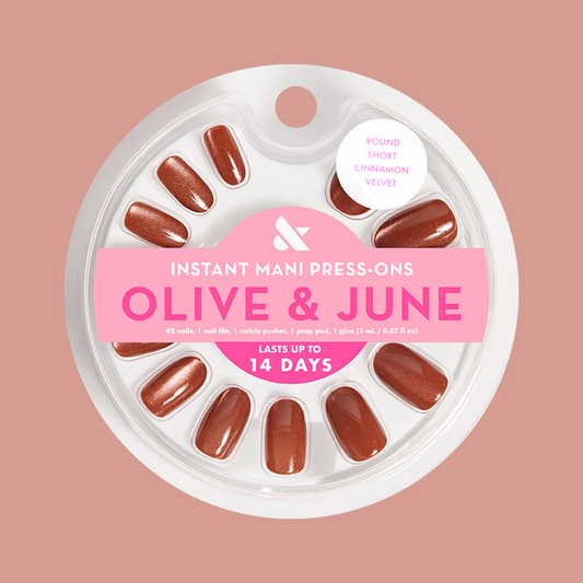 Cinnamon Velvet - Press-On | Short | Round warm red-brown nails with shimmery magnetic velvet finish for easy at home mani