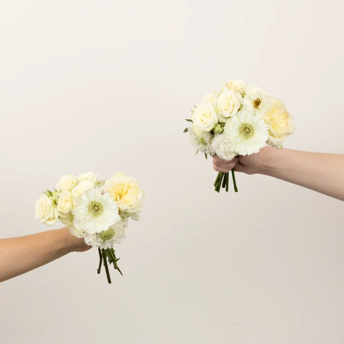 Cloud Dancer Bouquet Bar Flower Kit Vase - Image
