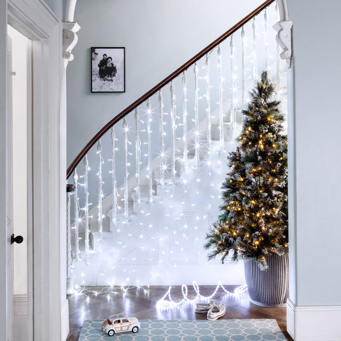 ML192WC_Cool-White-Curtain-Light-Staircase-With-Christmas-Tree-1_P1_4e087737-554d-42a6-b183-ef219d5ab81a.jpg