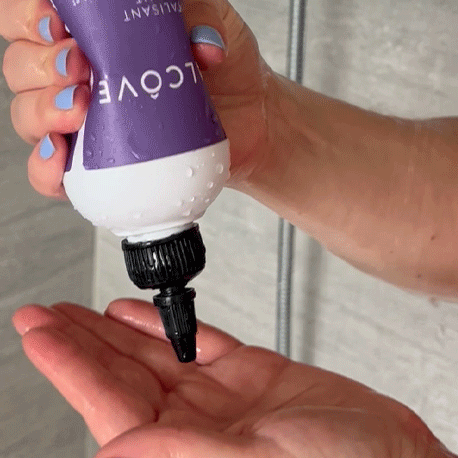 Gif Showing someone pour the Mini Hydrating Conditioner Travel Size in their palm