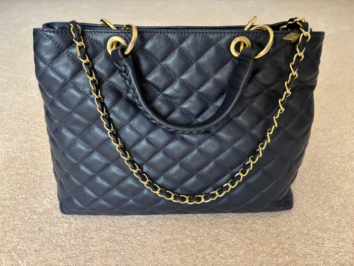Quilted Leather Navy Handbag – Timeless Elegance with Gold Accents