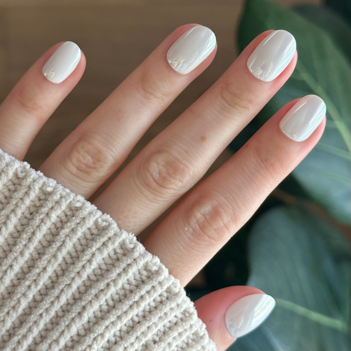 White Chrome - Press-On | Extra Short | Round sugar white chrome false nails for a fresh easy at home manicure